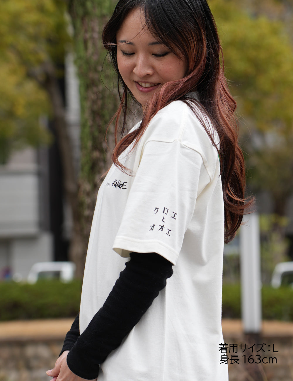 クロエとオオエ オリジナルTシャツ【背面プリント】 – Moixx